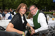 Spaten Chef Bernhard Klier mit Frau beim Kocherlball 2017 (©Foto: Martin Schmitz)